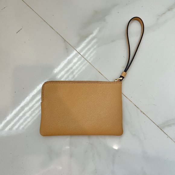 EUC Coach - Wristlet in Nude - Picture 2 of 4
